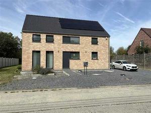 SOUS OPTION - PLUS DE VISITE - Jolie villa de construction r