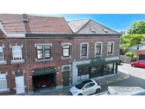 Maison avec panneaux photo  4 chs  terrasse  garage