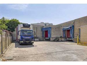 À VENDRE : Local commercial au cœur de Sint-Pieters (Bruges)