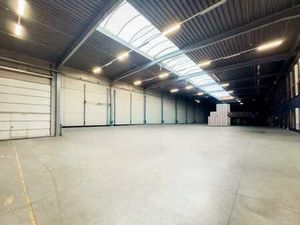 Entrepôt + bureaux + atelier + terrain pour extension