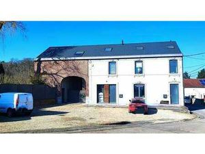 Immeuble de rapport - 3 logements et un hangar