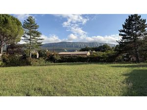 Vente terrain 1103 m² à Nans-les-Pins (83860)  227 910 €