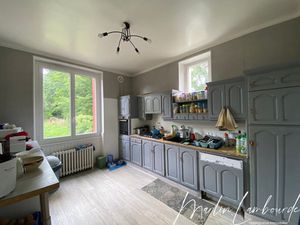 Bujaleuf - 3 chambres  grand jardin arboré et sous-sol total avec atelier : l’espace qu’il