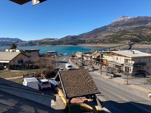 Maison de ville avec cour et vue lac