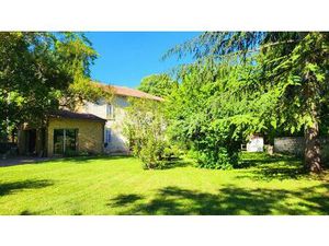 Mas de type bastide en pierre  3 chambres  pas de voisins  grand terrain plat de 1895m²