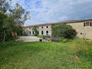 Vente maison 8 pièces 241 m² à Courant (17330)  289 500 €