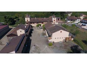 Propriété avec piscine et jardin Ige (71)