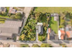 Charmante open bebouwing met royale bouwgrond in een doodlo…