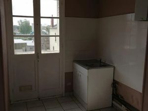 Location meublée appartement 3 pièces 60 m² à Lavault-Sainte-Anne (03100)  450 €