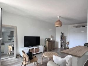 Location meublée appartement 1 pièce 28 m² à Asnieres-sur-seine (92600)  600 €
