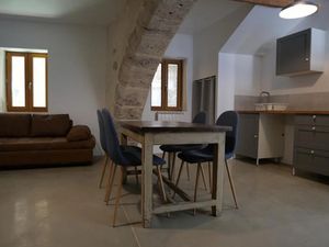 Location meublée appartement 2 pièces 54 m² à Fabrezan (11200)  570 €