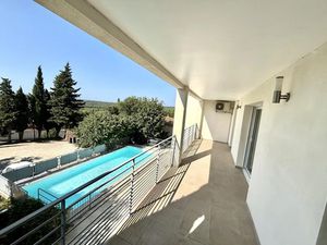 Location meublée appartement 4 pièces 90 m² à Argilliers (30210)  1 150 €
