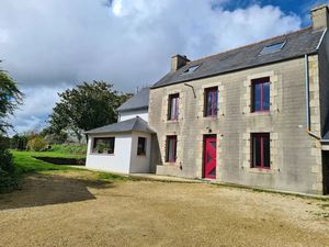 Location meublée appartement 7 pièces 150 m² à Bodilis (29400)  1 050 €