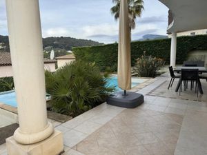 Location meublée appartement 5 pièces 150 m² à La Colle-sur-Loup (06480)  2 900 €