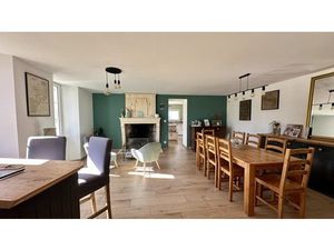 Maison charentaise rénovée de 186 m² avec dépendances sur terrain de 3 441 m²