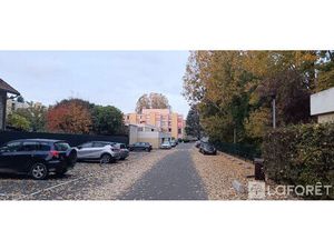 Box fermé à louer à Arpajon (5 min RER C)