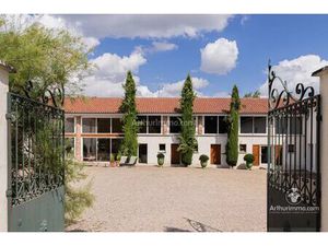 Vente Propriété 13 pièces 425 m2 à Cleppé