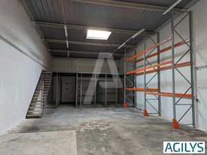A LOUER :Petit Local de stockage / activités / bureaux proche des accès A 10 / RN20A 12 Km