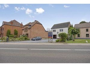 OPBRENGSTEIGENDOM BESTAANDE UIT TWEE RUIME EN VERHUURDE APPARTEMENTEN IN HERK-DE-STAD