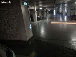 Place de parking privée