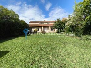 Dpt (13) A vendre à Tarascon Mas de ville avec garage