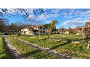 Maison 6 chambres et atelier proche Saint Astier 10 pièces sur parcelle de 6328 m²