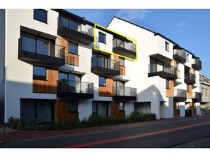 Twee-slaapkamerappartement op een centrale ligging in Ooigem.