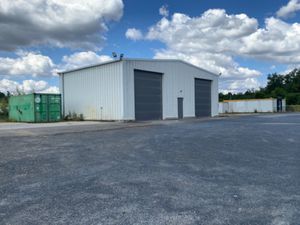 Shop for rent DOMPIERRE SUR BESBRE 4 pièce(s) 230m2 2 000€/mois HT/HC