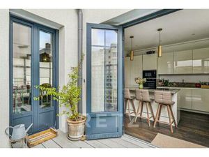 Maison contemporaine avec terrasse et rooftop
