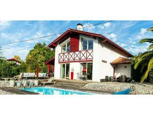 Maison avec piscine et jardin Cambo-les-Bains (64)
