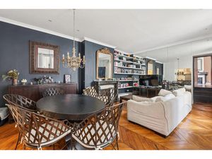 Location meublée appartement 3 pièces 69 m² à Paris 1er (75001)  2 890 €