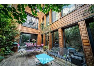 Maison contemporaine avec terrasse arborée