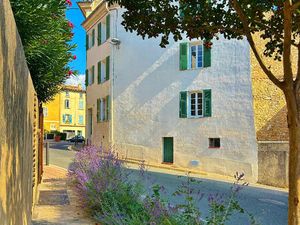 Maison de maître à Flassans-sur-Issole - Charme et volumes au coeur du village