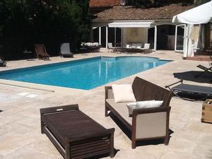 VAISON-LA-ROMAINE • MAISON AVEC PISCINE ET DÉPENDANCE • VIAGER OCCUPÉ • DAME 75 ANS