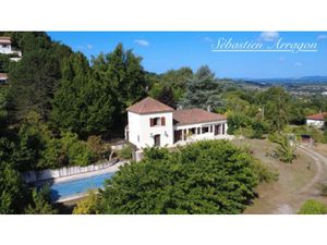 Maison à vendre PUJOLS 7 pièce(s) 219m2 254 900€