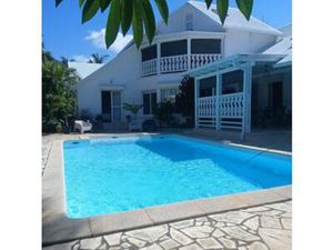 VILLA 6 PIECES DE 185M2 SUR ETANG SALE LES BAINS AVEC PISCINE  Réunion