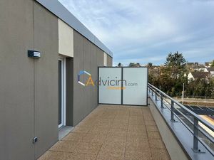 F 1 avec terrasse et 2 parkings