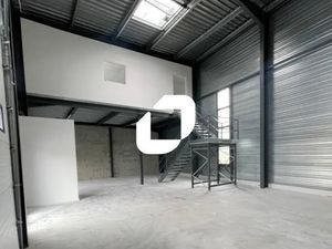 A LOUER  CELLULES NEUVES  EXCELLENTE VISIBILITE