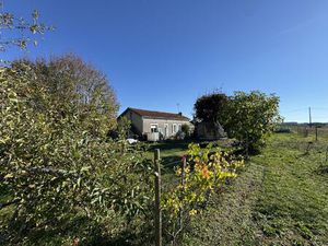 Maison en pierre de 103 m2 - Terrain 8 500 m2