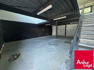 Location local commercial 137m2 Anglet 64600 - 1800 € - Surface Privée