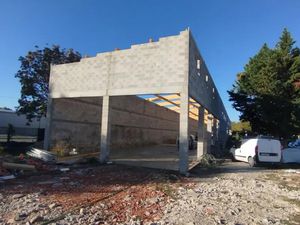 Local d'activité de 860 m² sur un foncier indépendant à louer en 1ère ligne de la route de