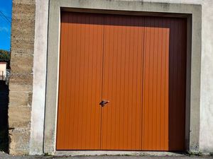 Garage de stockage de produits inertes de grande dimension propre et sécurisé