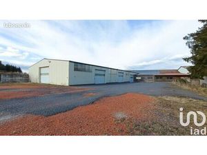 Batiment 3 pièces 375 m²