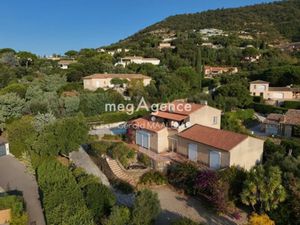 Vente maison 8 pièces 210 m² à Grimaud (83310)  1 680 000 €