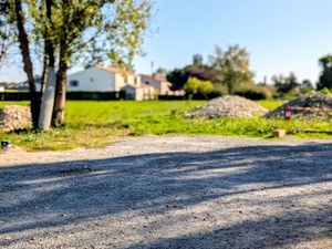 Vente terrain 557 m² à Courçon (17170)  69 900 €