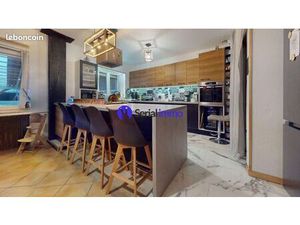 Maison de type T7 de 176 m² - 4 chambres - Jardin - Terrasse - Garage