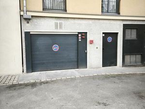 Box fermé au sein d'un immeuble neuf  place de Trion 69005