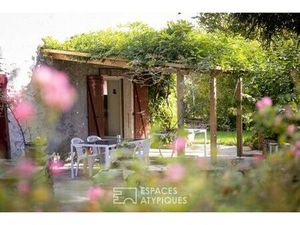 Maison en pierre avec sa piscine