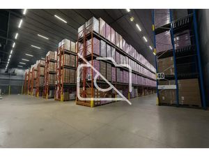 Entrepôt 4322 m2 indépendant sur 16 037 m2 extérieur