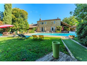 Magnifique propriété de 500 m2 sur parc de 7 200 m2 - secteu